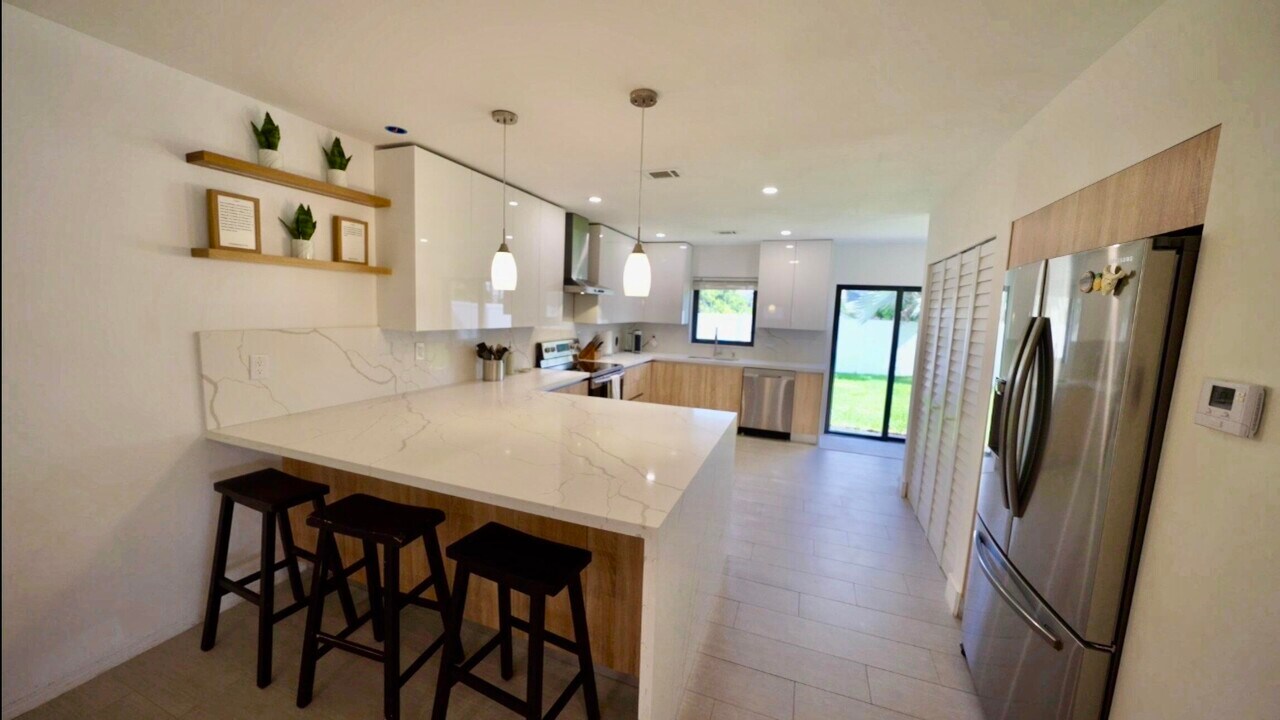 871 NE 27th Ave in Pompano Beach, FL - Building Photo