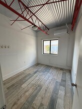 214 NW 11th St in Miami, FL - Building Photo - Building Photo