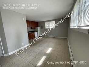 373 Old Indian Trail in Aurora, IL - Building Photo - Building Photo