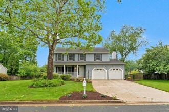 1942 E Beech Rd in Sterling, VA - Building Photo - Building Photo