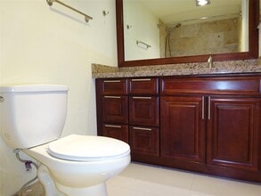2801 N Palm Aire Dr, Unit 308 in Pompano Beach, FL - Foto de edificio - Building Photo