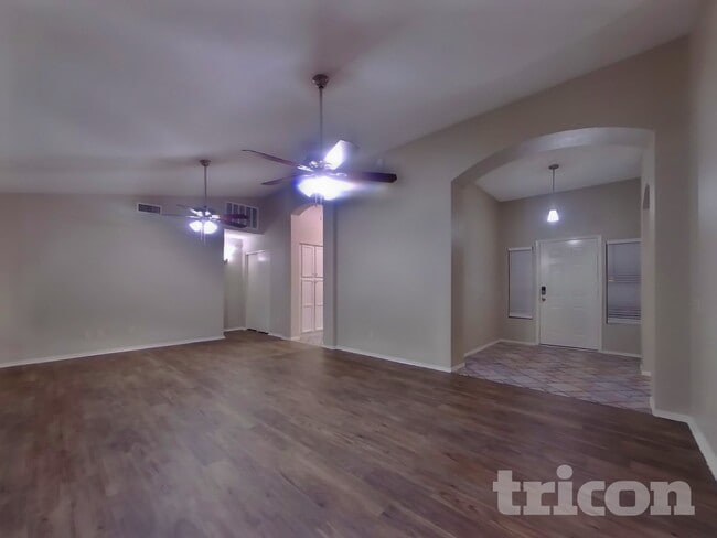 8621 W Willow Ave in Peoria, AZ - Building Photo - Building Photo