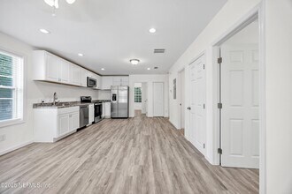 2311 Wooddale St in Jacksonville, FL - Building Photo - Building Photo