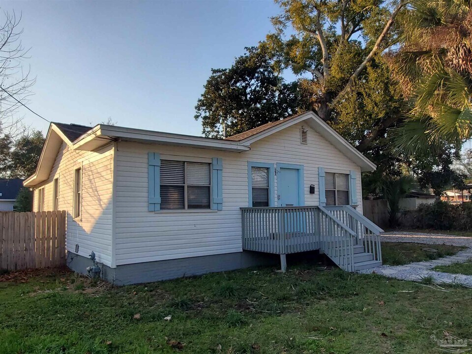1215 N C St in Pensacola, FL - Building Photo