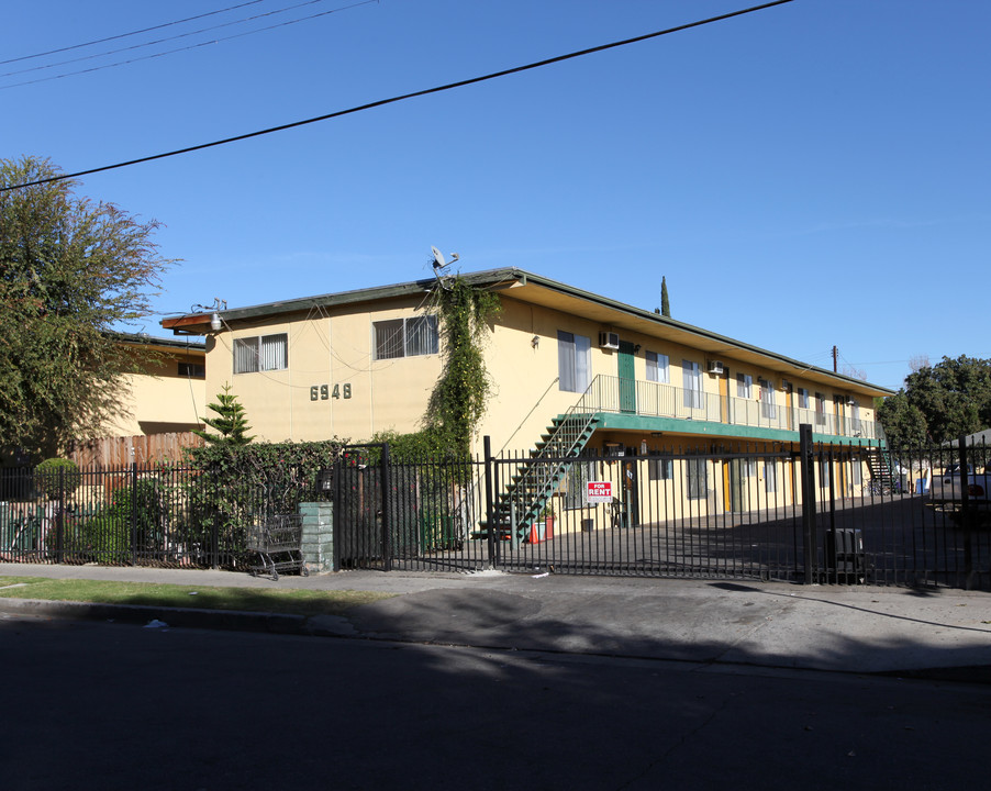 6940-6958 Milwood Ave in Canoga Park, CA - Building Photo