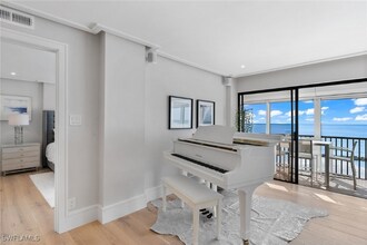 2171 Gulf Shore Blvd N in Naples, FL - Foto de edificio - Building Photo