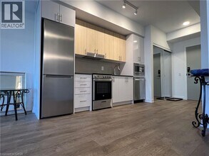 5105 Hurontario St in Mississauga, ON - Building Photo - Building Photo