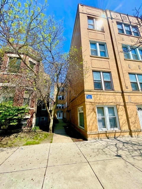 property at 3915 N Southport Ave