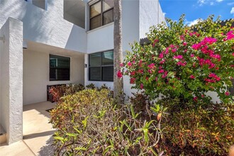 523 Bayport Way, Unit 523 in Longboat Key, FL - Building Photo - Building Photo