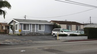 Costa Mesa Estates in Costa Mesa, CA - Building Photo