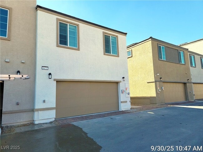 8671 Luxuriant Ave in Las Vegas, NV - Building Photo - Building Photo