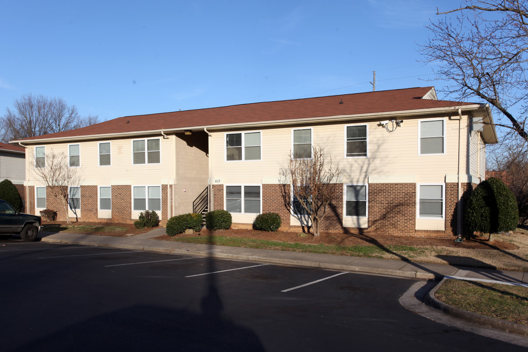 Newgate Garden Apartments in High Point, NC - Building Photo