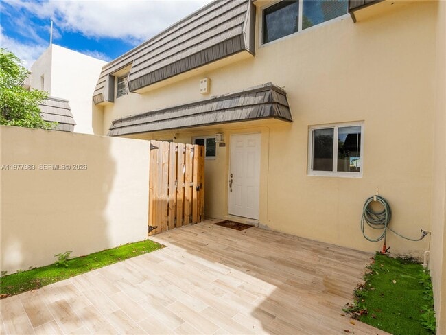 8329 SW 137th Ave in Miami, FL - Building Photo - Building Photo