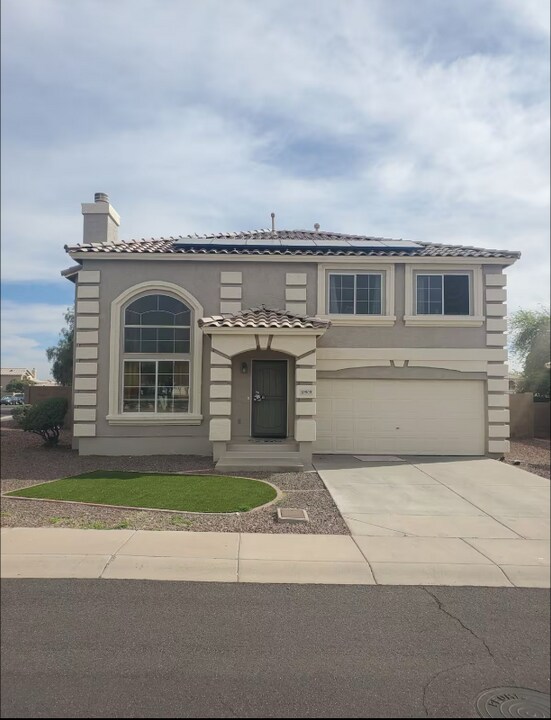 10909 W Kaler Dr in Glendale, AZ - Building Photo
