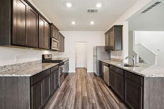 817 Mallorie Ln in Ferris, TX - Building Photo - Building Photo