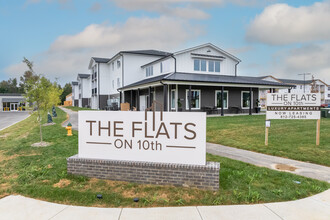 Flats on 10th in Jeffersonville, IN - Foto de edificio - Building Photo