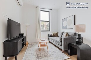 250 Union Ave in Brooklyn, NY - Building Photo