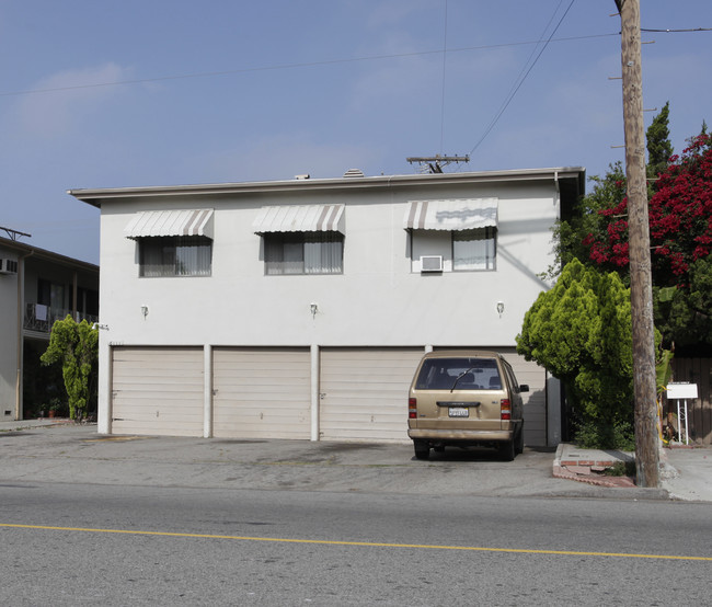 6111 Tujunga Ave in North Hollywood, CA - Foto de edificio - Building Photo