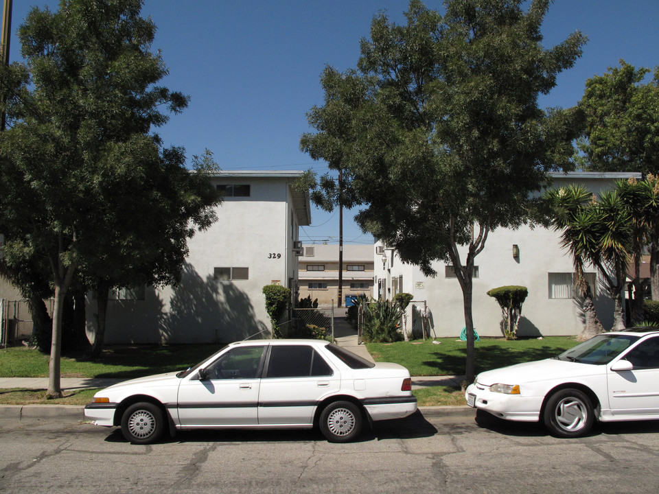 329-333 Harps St in San Fernando, CA - Building Photo