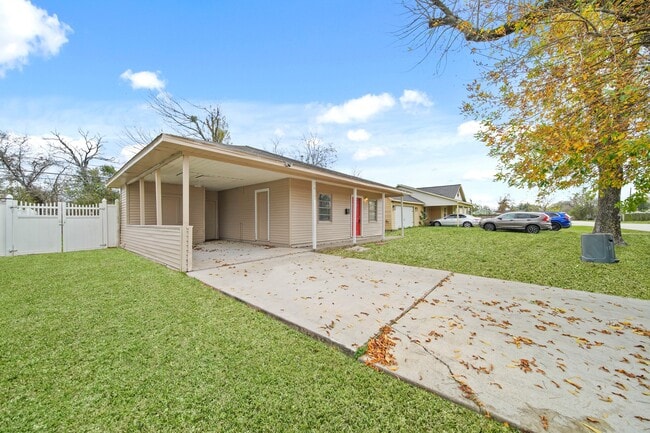 property at 1417 Jennifer Ln