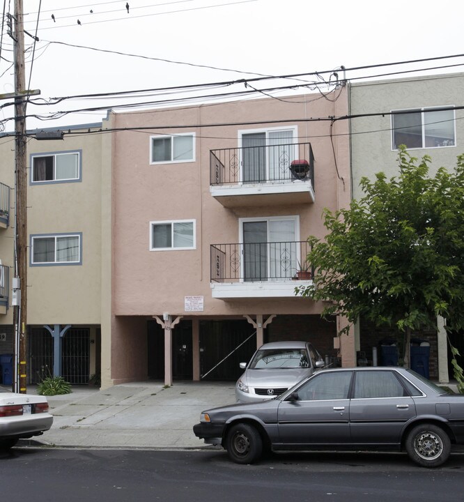 625 Sylvan St in Daly City, CA - Foto de edificio