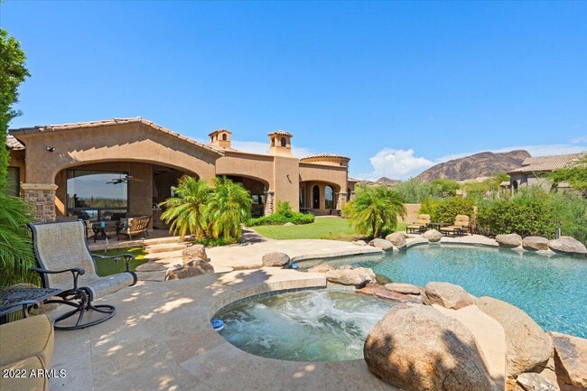 13027 E Saddle Horn Trail in Scottsdale, AZ - Foto de edificio - Building Photo