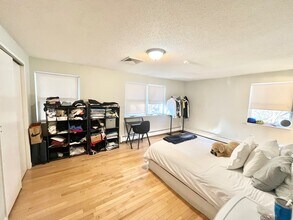 148 Thorndike St in Brookline, MA - Building Photo - Building Photo