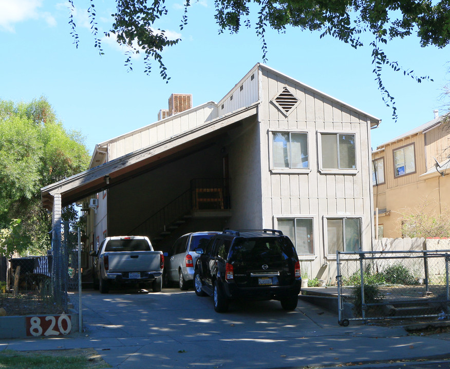 820 2nd St in Modesto, CA - Foto de edificio