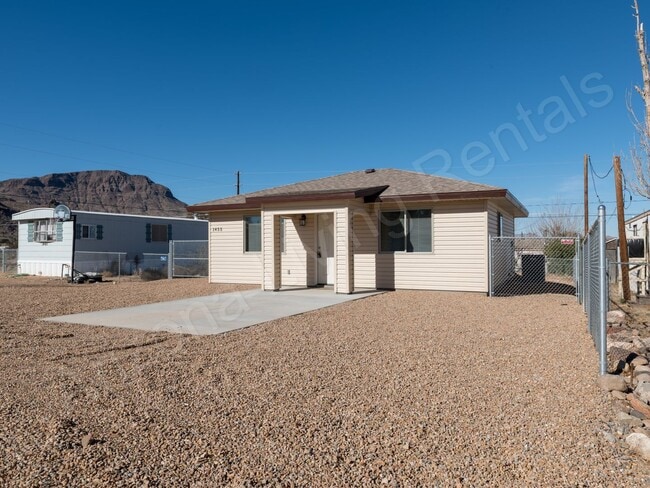 1455 Northfield Ave in Kingman, AZ - Building Photo - Building Photo