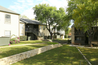 Pebble Creek Apartments in Austin, TX - Foto de edificio - Building Photo