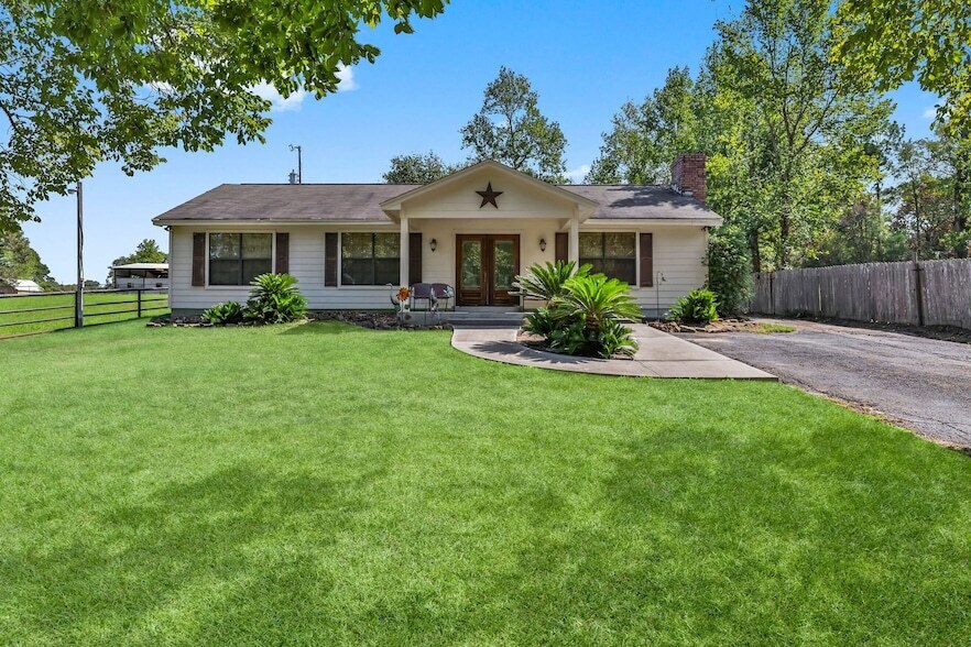 19094 FM 2854 Rd in Montgomery, TX - Building Photo