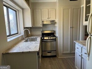 282 Ardmore Cir NW, Unit 2 in Atlanta, GA - Building Photo - Building Photo