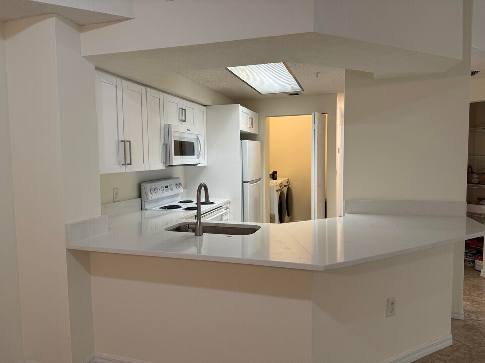 3020 Alcazar Pl in Palm Beach Gardens, FL - Building Photo