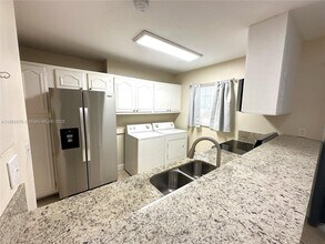 6731 Kingsmoor Way in Hialeah, FL - Building Photo - Building Photo