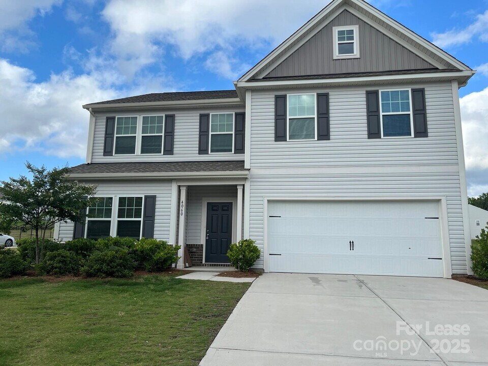 4060 Beacon Ave in Unionville, NC - Foto de edificio