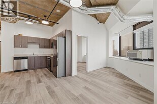 30 Duke St W in Kitchener, ON - Building Photo