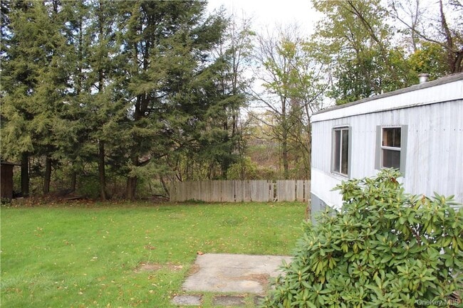 16 Tanglewood Park Dr in Marlboro, NY - Building Photo - Building Photo