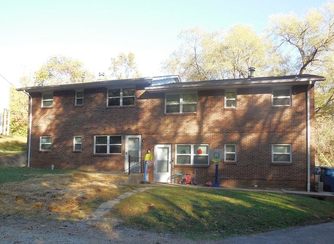 1417 St Clair Ave in Collinsville, IL - Building Photo - Building Photo