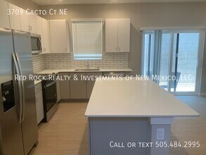 3709 Cacto Ct in Rio Rancho, NM - Building Photo - Building Photo
