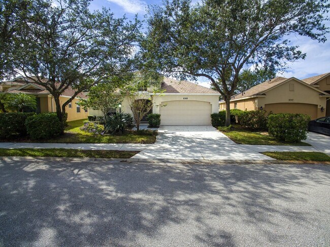 6543 Blue Grosbeak Cir in Lakewood Ranch, FL - Building Photo - Building Photo