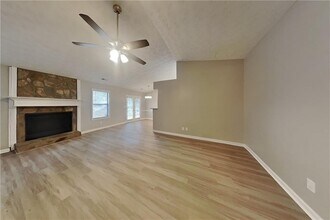 815 Riverstone Ln in Woodstock, GA - Building Photo - Building Photo