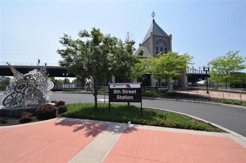 31 W 10th St in Bayonne, NJ - Foto de edificio