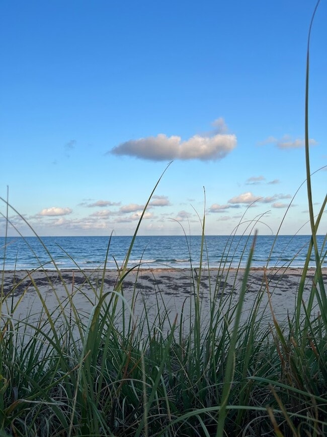 5505 N Ocean Blvd, Unit 2-102 in Ocean Ridge, FL - Building Photo - Building Photo