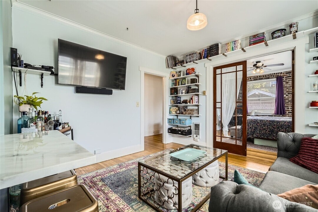 214 Summit Ave E in Seattle, WA - Building Photo