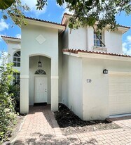 239 NW 107th Ave in Pembroke Pines, FL - Building Photo