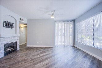 7185 S Durango Dr in Las Vegas, NV - Building Photo - Building Photo