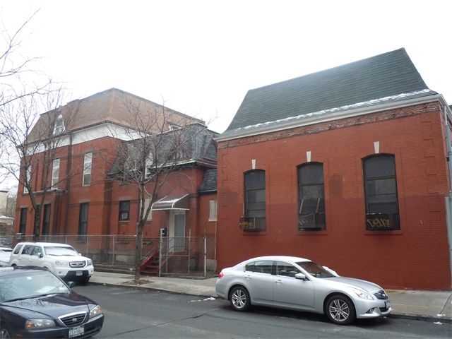 1002 Bushwick Ave in Brooklyn, NY - Foto de edificio - Building Photo