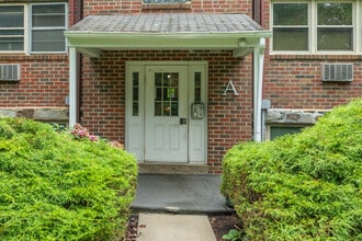 Rosewood Park in Roslyn, PA - Building Photo - Building Photo