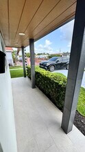 9970 SW 13th Ter, Unit Near FIU off of 8th ST in Miami, FL - Foto de edificio - Building Photo