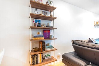 1255 10th St, Unit 106 in Santa Monica, CA - Building Photo - Building Photo